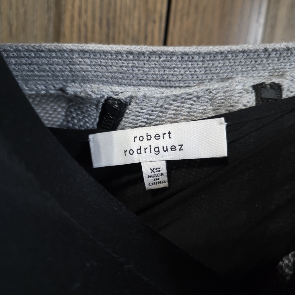 Robert Rodriguez Gray Deep V-Neck Knit Sweater - Picture 4 of 5